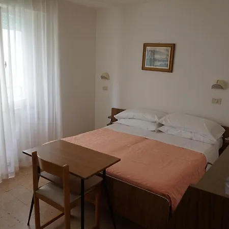 Szálloda Aurora 2*