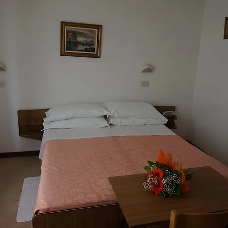 Aurora Hotel 2*